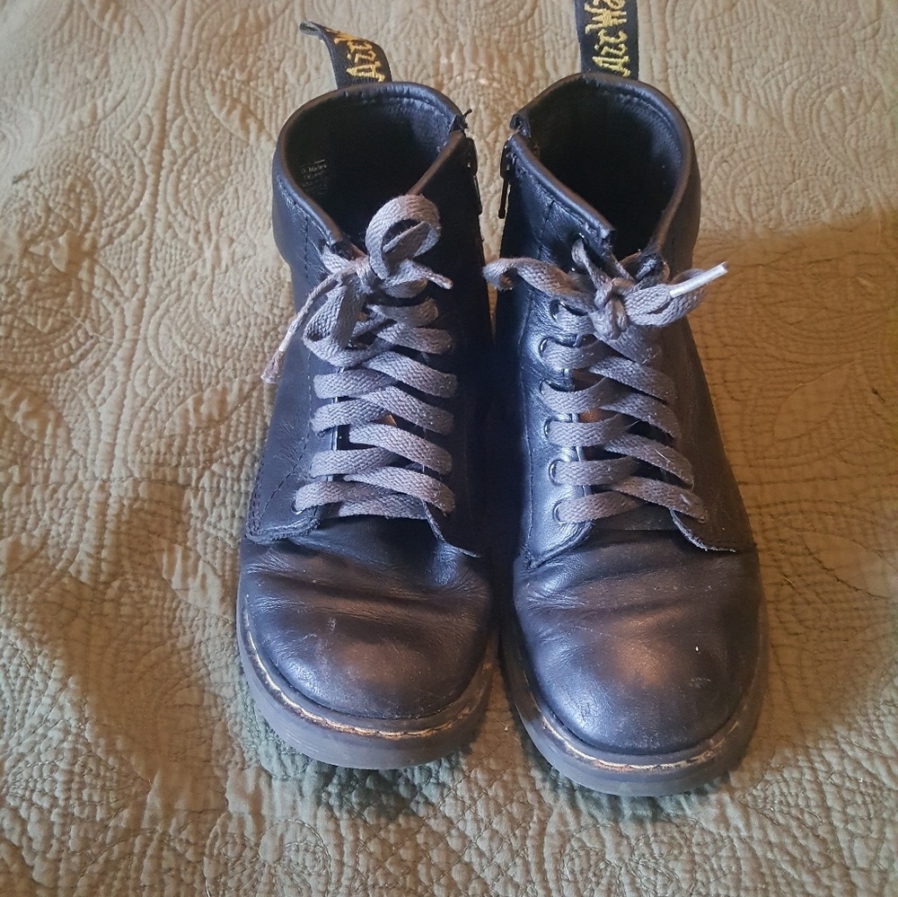 Dr. Martens Delaney